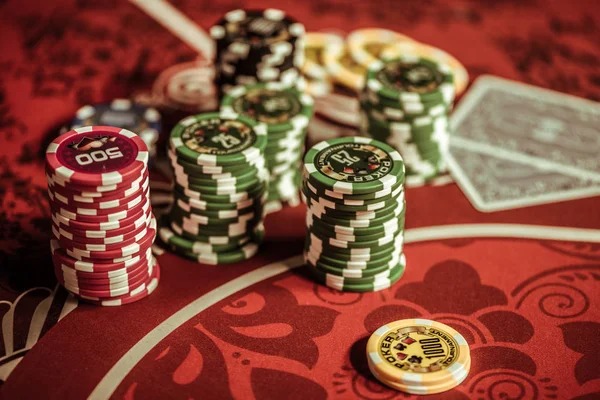 Live blackjack and roulette tables on jitu99 togel mobile platform
